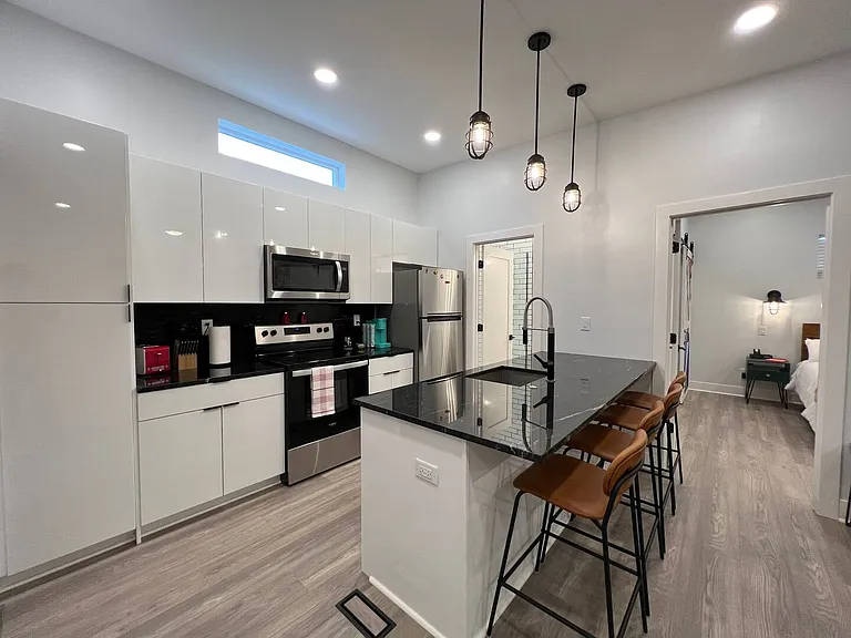 1042 Nelson Ave #B — Photo 3