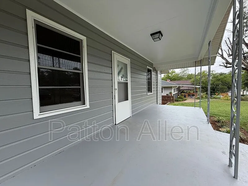2 bed, 1.0 bath, 1037 sqft, $1,695 — Photo 2