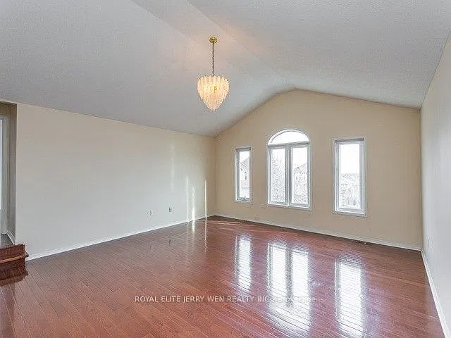 39 Florentine Cres — Photo 8
