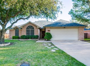 977 Valley View Dr, Lewisville, TX