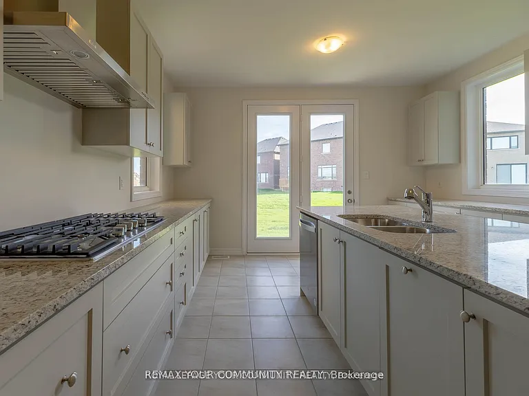 43 Tweedhill Ave — Photo 15