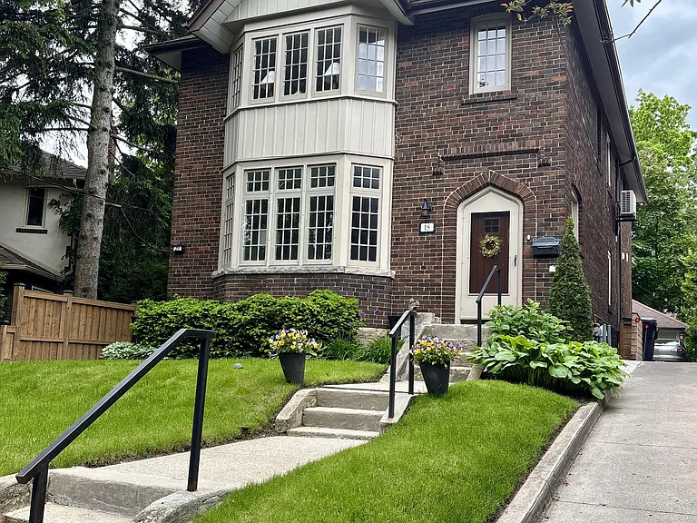 18 Servington Cres — Photo 1