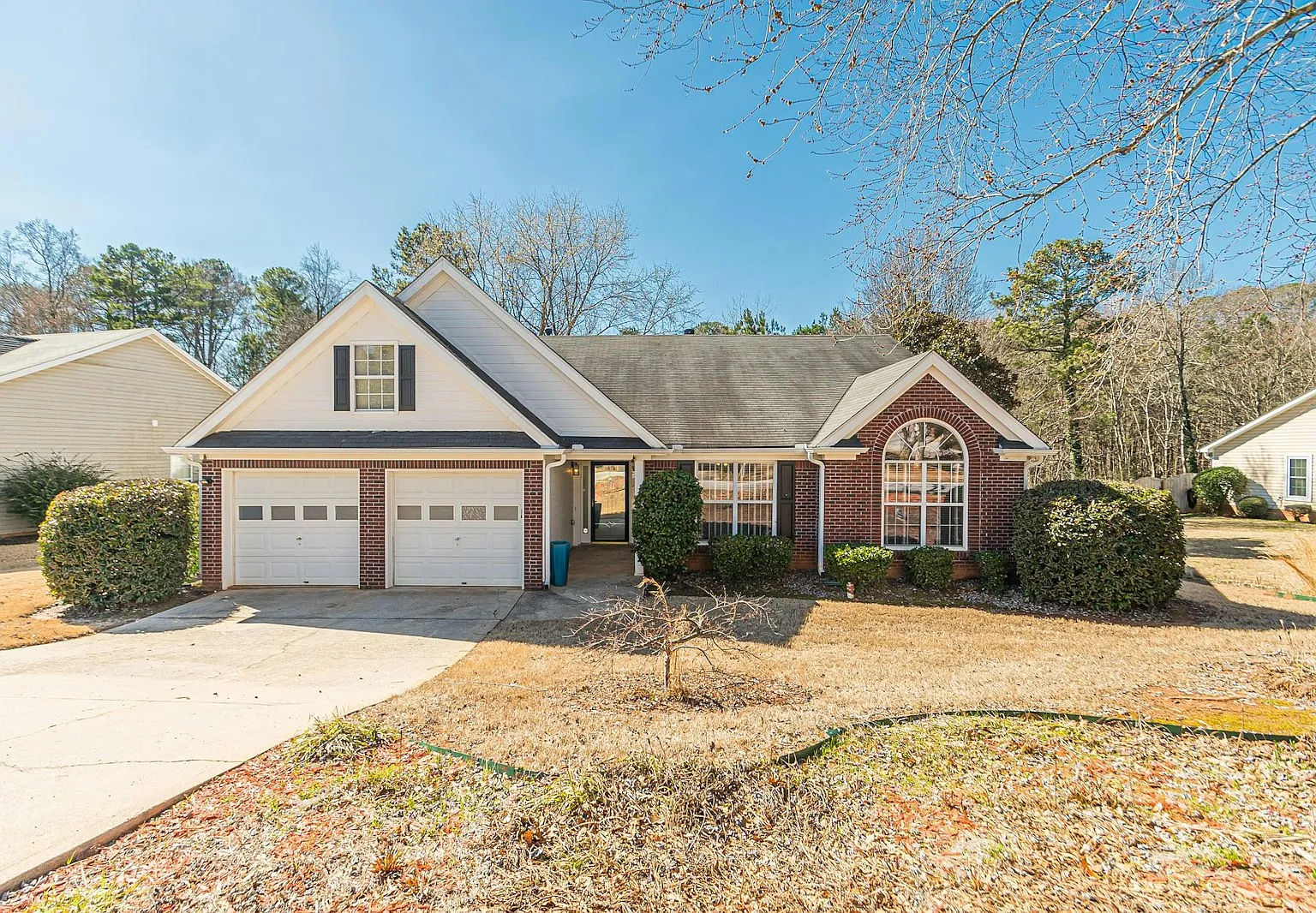 5755 Lakeview Circle — Photo 1