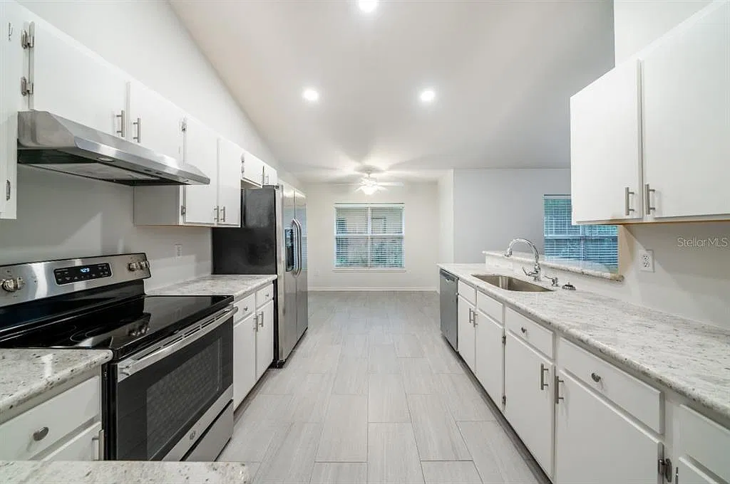 3 bed, 2.0 bath, 1558 sqft, $2,500 — Photo 3