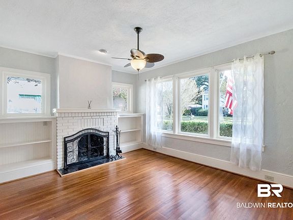 3rd image of 152 Westwood St