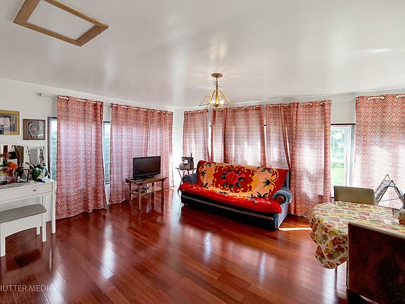 2nd image of 6416 S Sacramento Ave