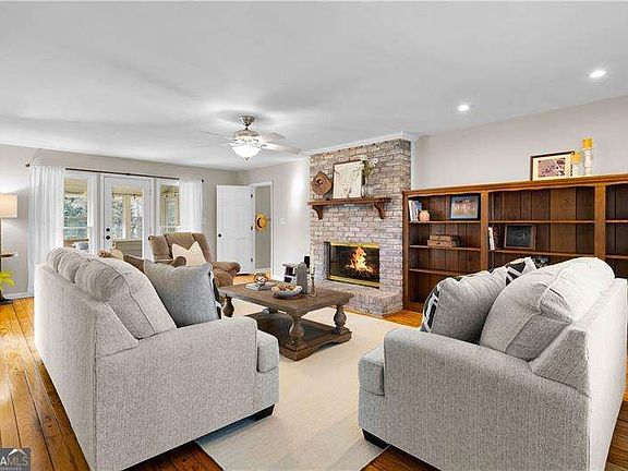 3rd image of 3011 Castleton Way