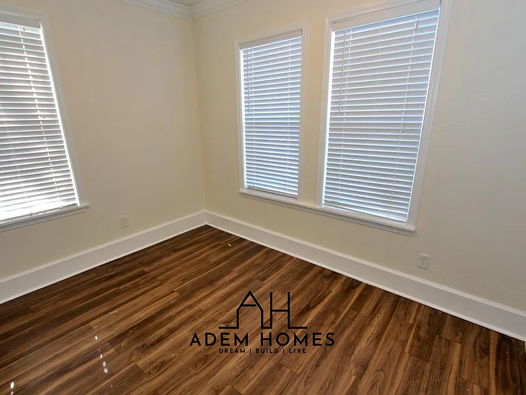 909 N Willett St — Photo 8