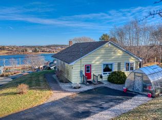 112 Hopson St, Lunenburg, NS B0J 2C0