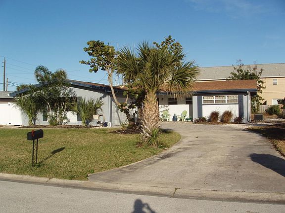 Courtyard Entry Garage