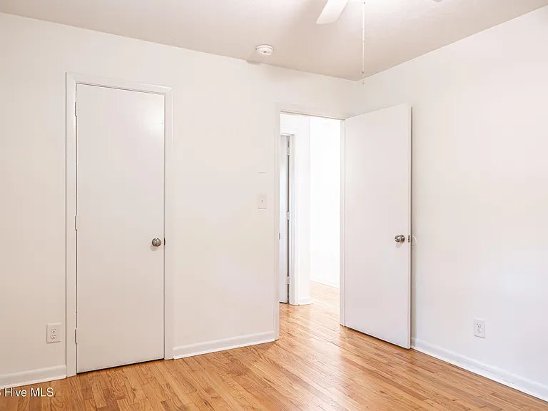 1290 W Wisconsin Ave — Photo 11