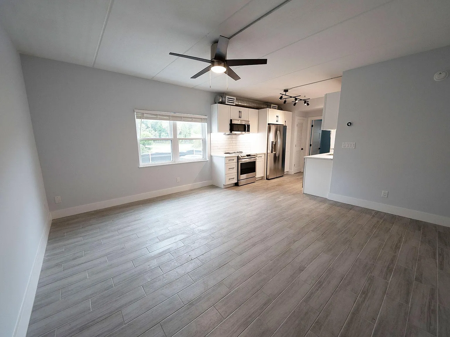 1 bed, 574 sqft, $1,649 — Photo 3
