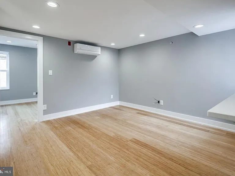 1530 Christian St #3 — Photo 4