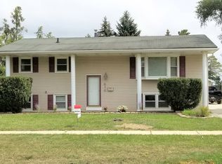 815 Dearborn St, Howell, MI 48843