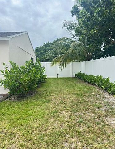 2nd image of 6391 SW 39th St