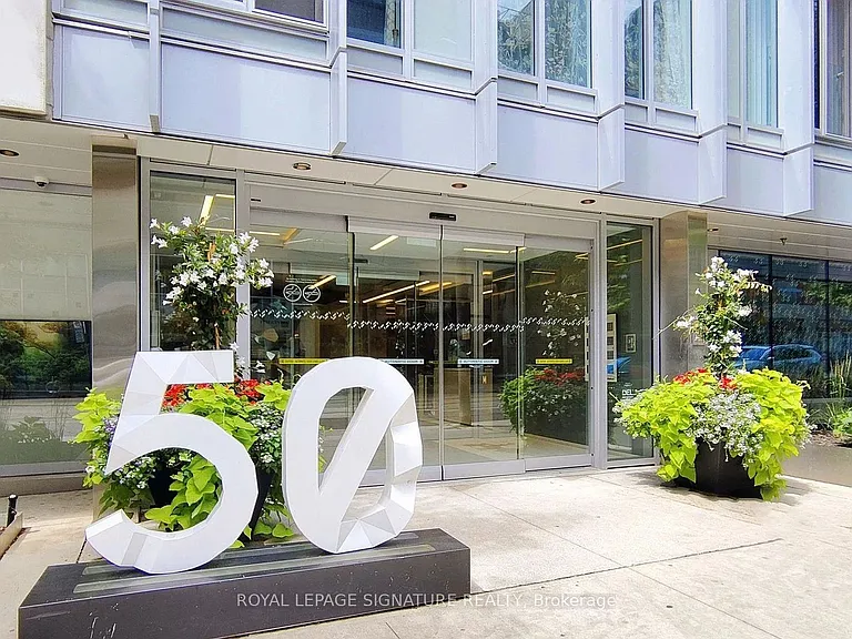 50 McCaul St #917 — Photo 37