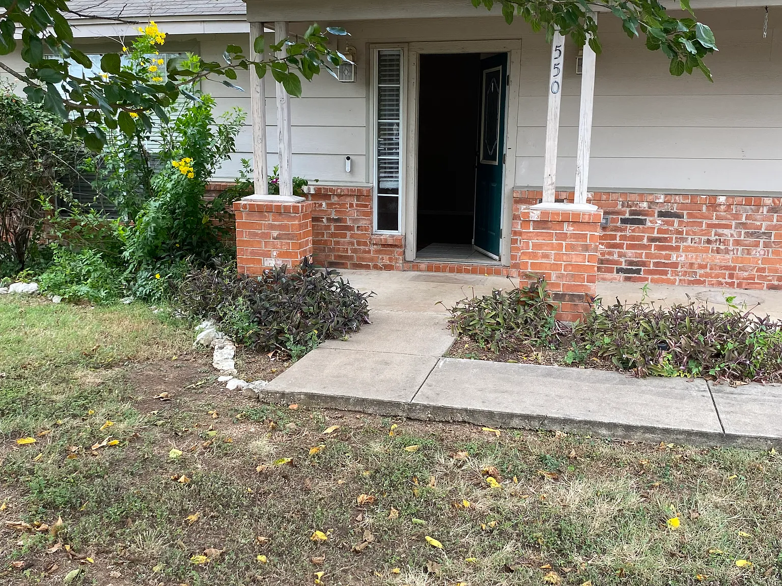3 bed, 1262 sqft, $1,850 — Photo 1