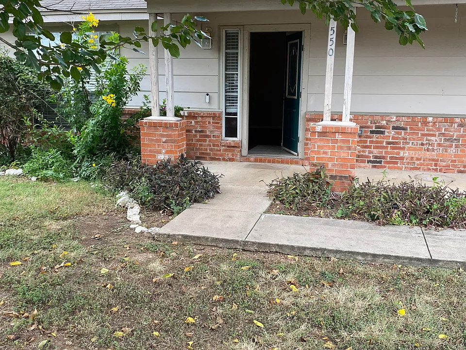 550 Live Oak Dr