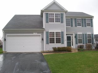 520 Sandpiper Dr, Lindenhurst, IL 60046