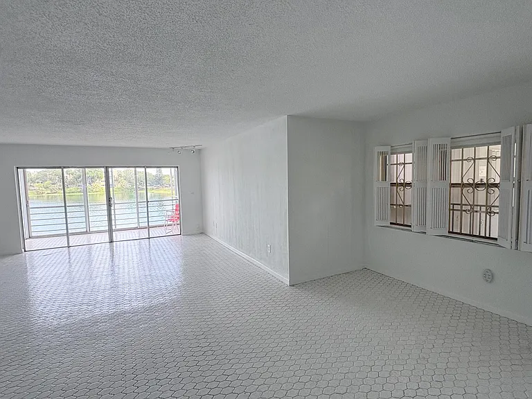 879 NE 195th St #227 — Photo 18