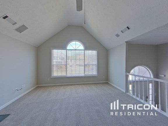 3rd image of 1384 Claredon Dr NW