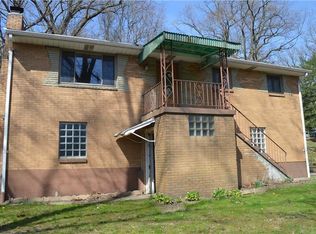 2640 Pine Hill Dr, South Park, PA