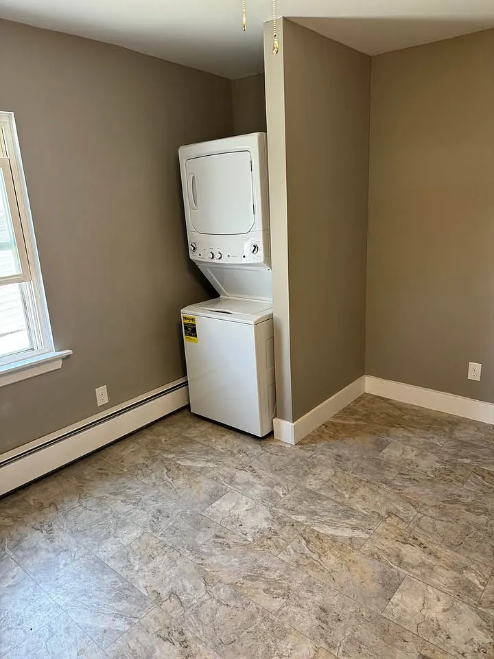 2 bed, 1100 sqft, $1,600 — Photo 3