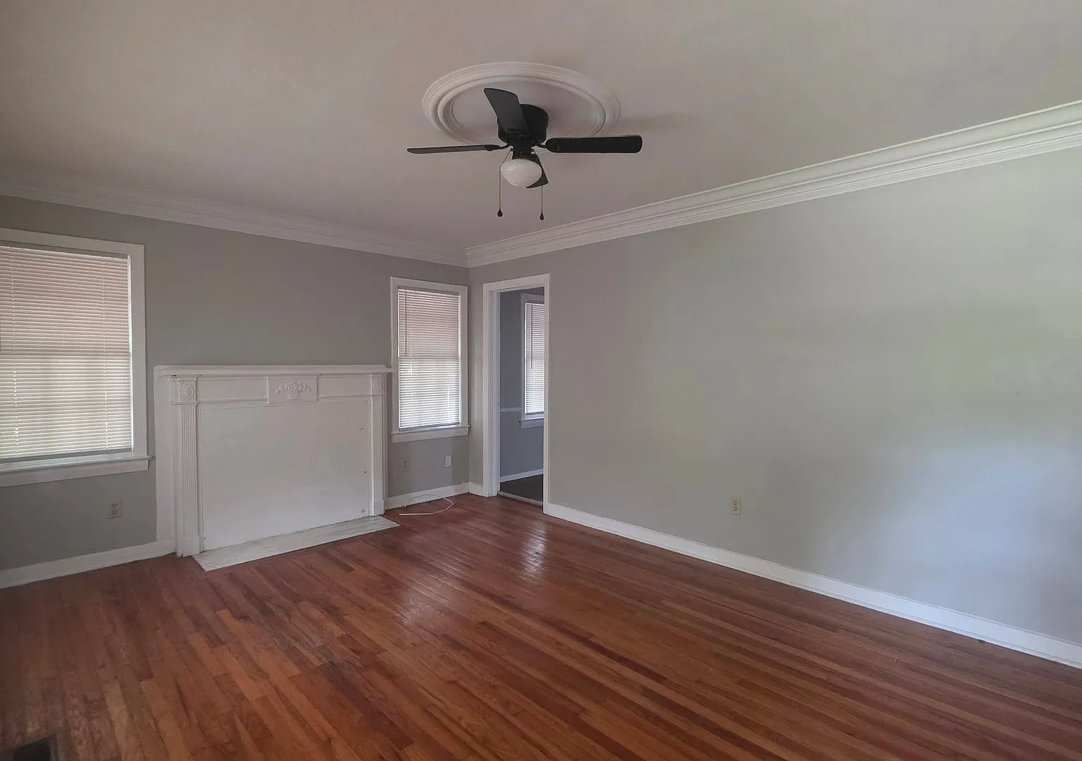 Nice Brick Home With Fenced Yard — Photo 3
