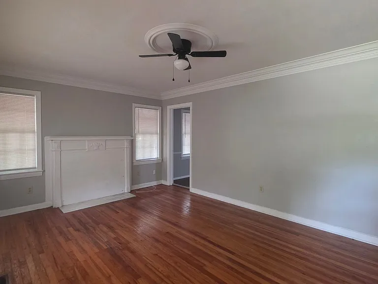 211 Edison Dr — Photo 3