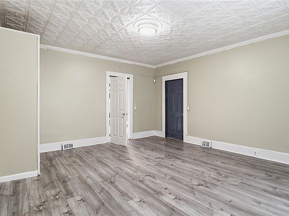 2nd image of 112 Carter St