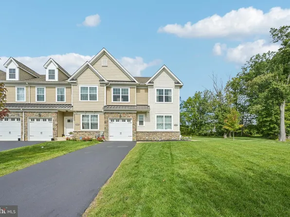 8 Ella Cir, Huntingdon Valley, PA 19006