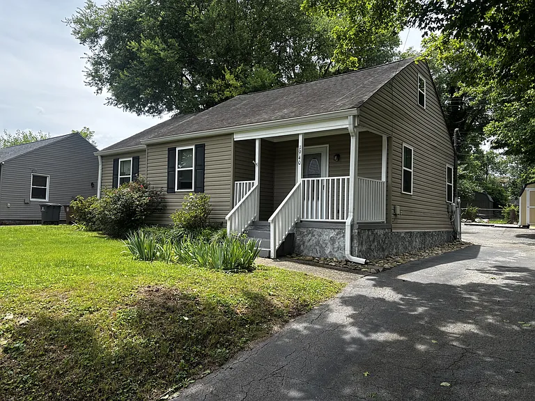 1940 McClung Ave — Photo 2