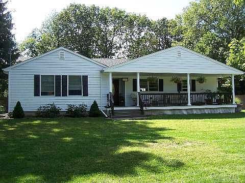 6 Park St, Setauket, NY 