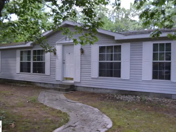 6377 Cedar St, Oscoda, MI 48750