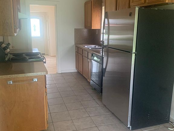 4th image of 23130 Kenosha Ave
