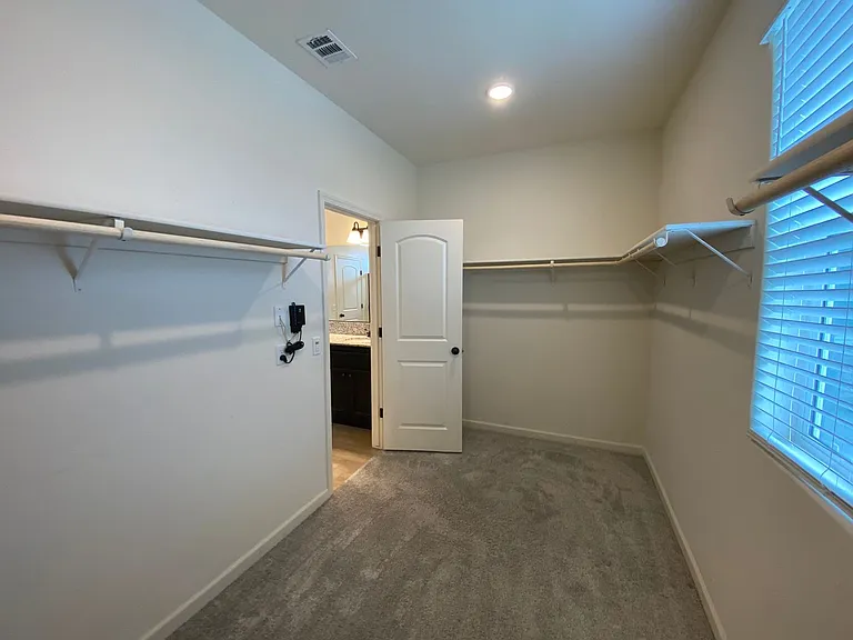 3212 N Noyes Ct — Photo 15
