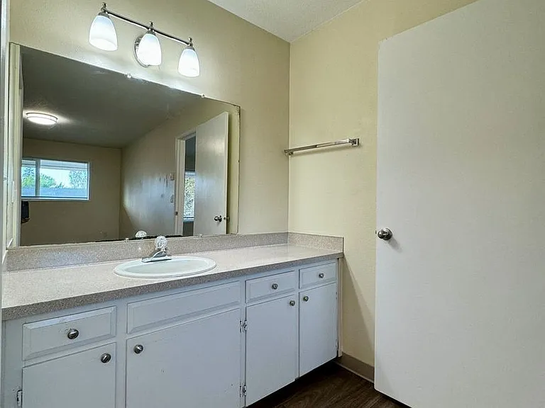 Sweetbriar Apartments — Photo 12