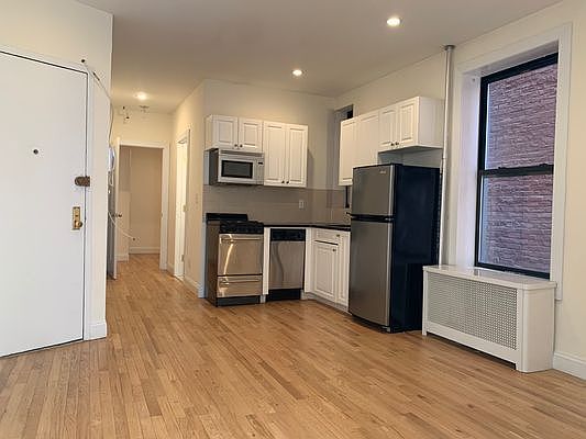 3rd image of 111 E 7th St APT 41