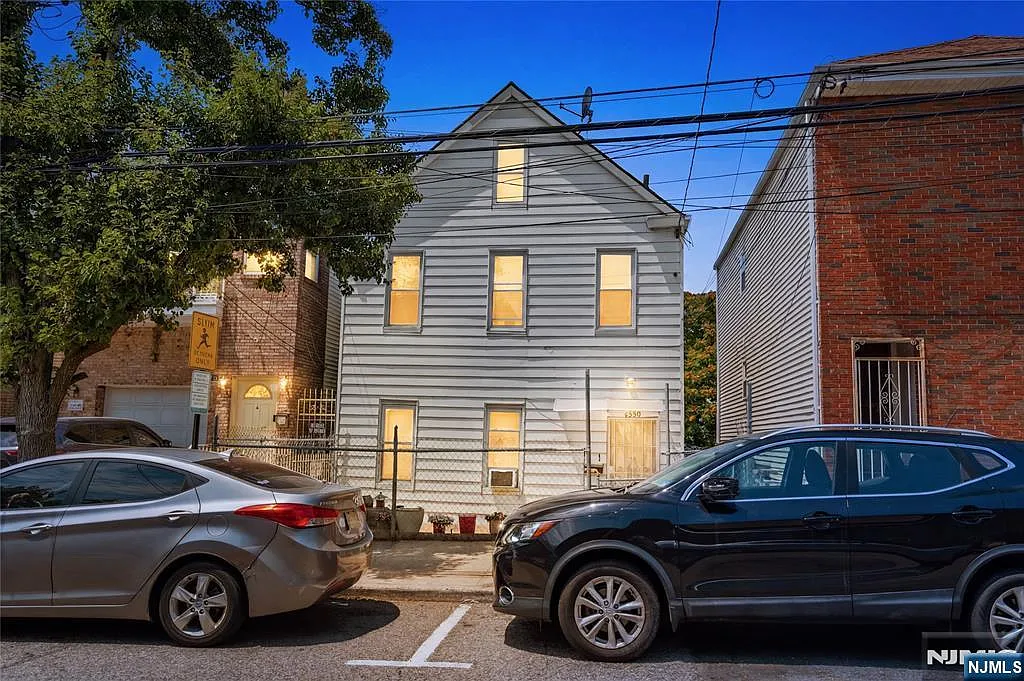 1 bed, 1.0 bath, $1,900 — Photo 2