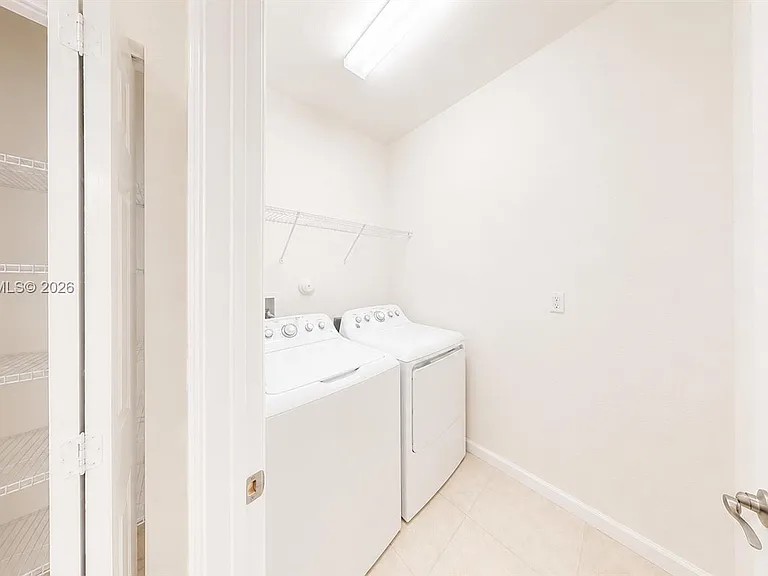 2434 NE 1st St — Photo 14