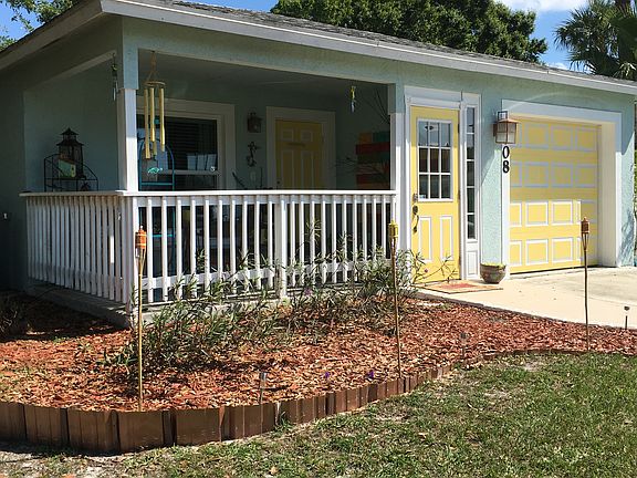 3rd image of 708 NE Camino St