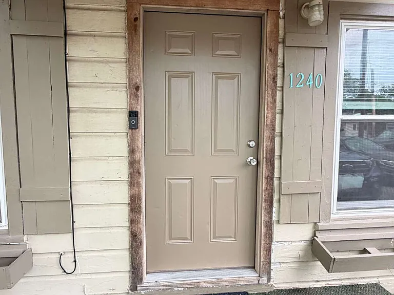 1240 N Garfield Ave — Photo 2