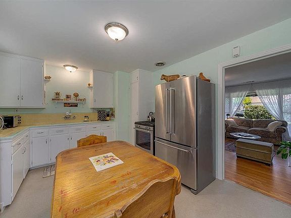 5th image of 2733 Cypress St