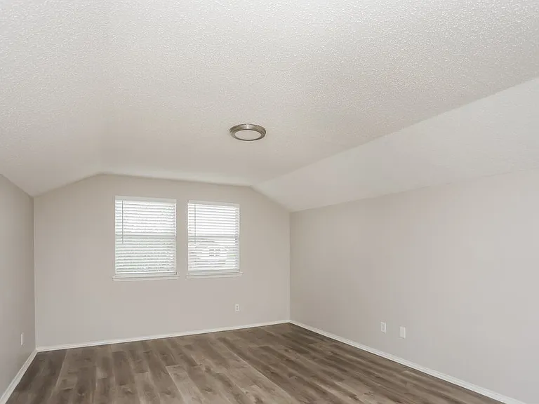 1203 Hampton Dr — Photo 15