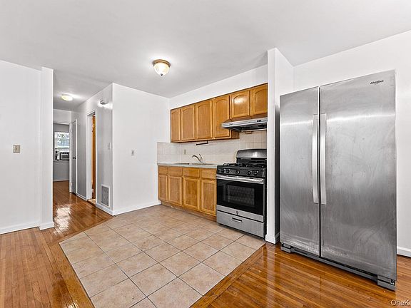 4th image of 204-20 45th Drive