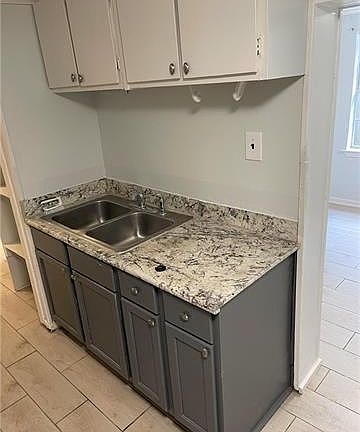 2nd image of 1735 Delachaise St #1-B