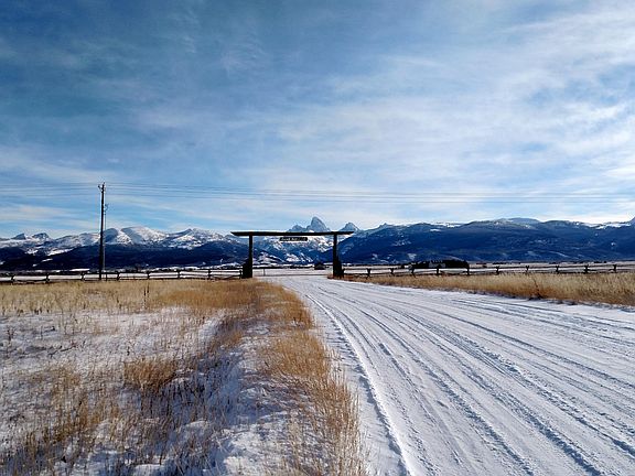3rd image of 540 Dry Creek Trl
