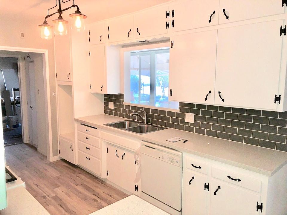 1st image of 34741 Acacia Ave