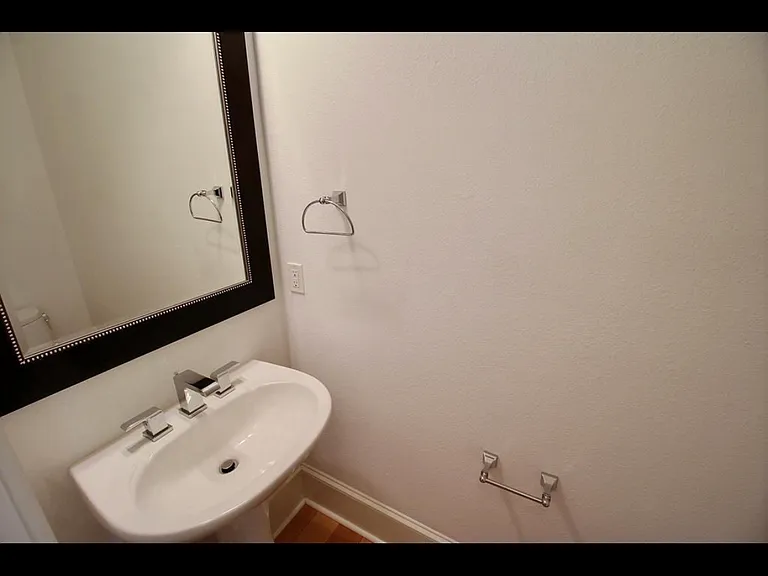 107 Butterfield St — Photo 9
