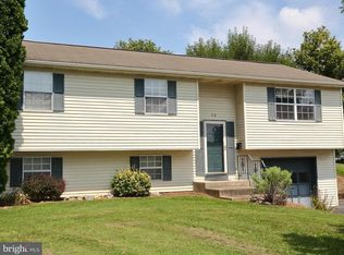 38 Holland St, Salunga, PA 17538